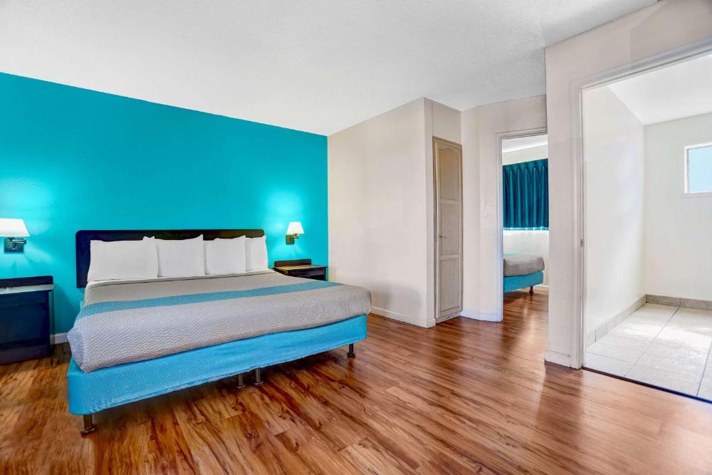 King Room with Roll-In Shower - Disability Access interior